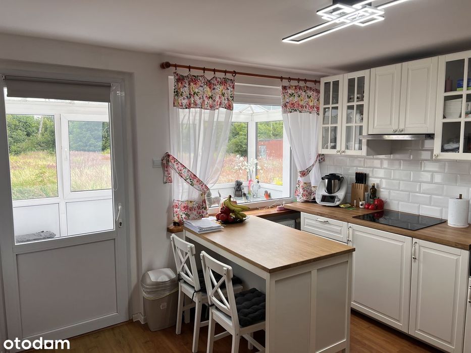 Sprzedam prywatnie duże, piękne M3 z werandą, ogródkiem, garażem.