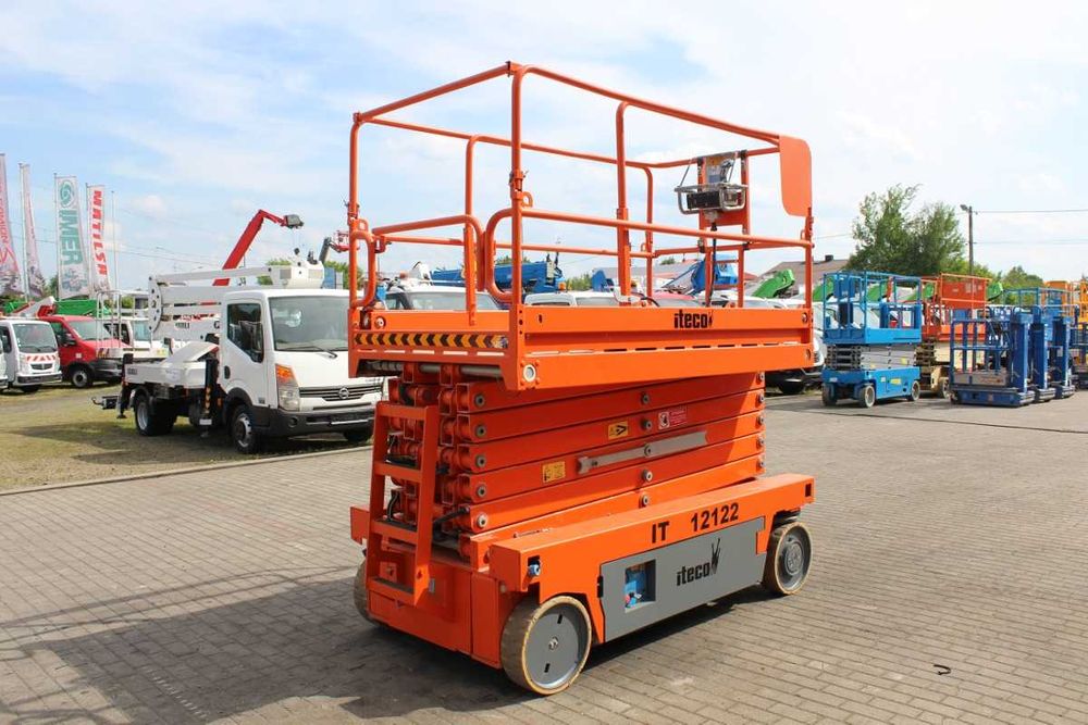 Iteco IT12122 nożycowy podnośnik zwyżka 14 m haulotte genie 4047 jlg