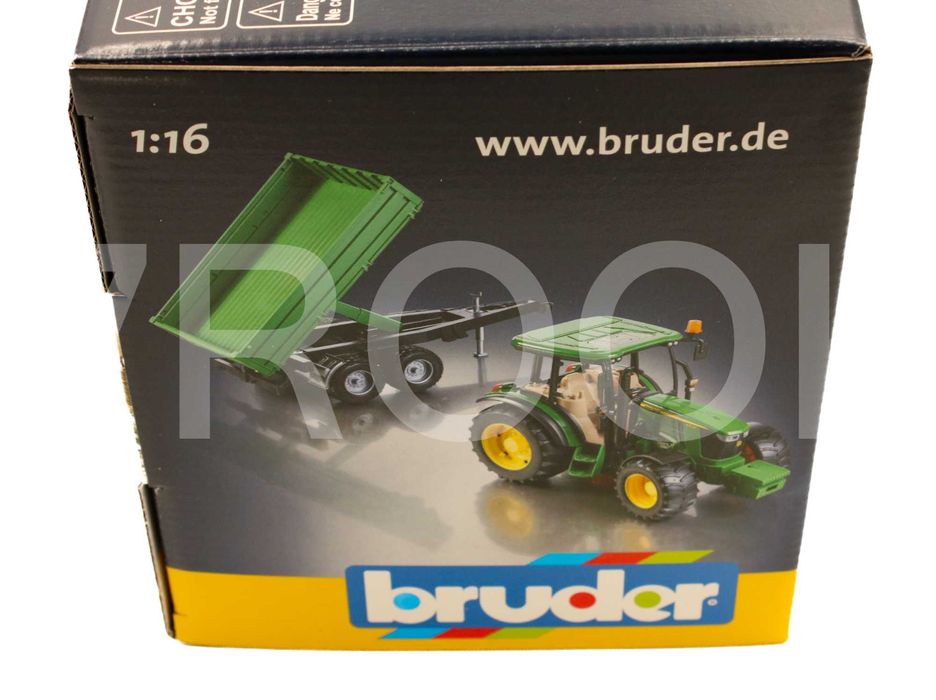 Ciągnik John Deere 5115M z przyczepą – Bruder 2108