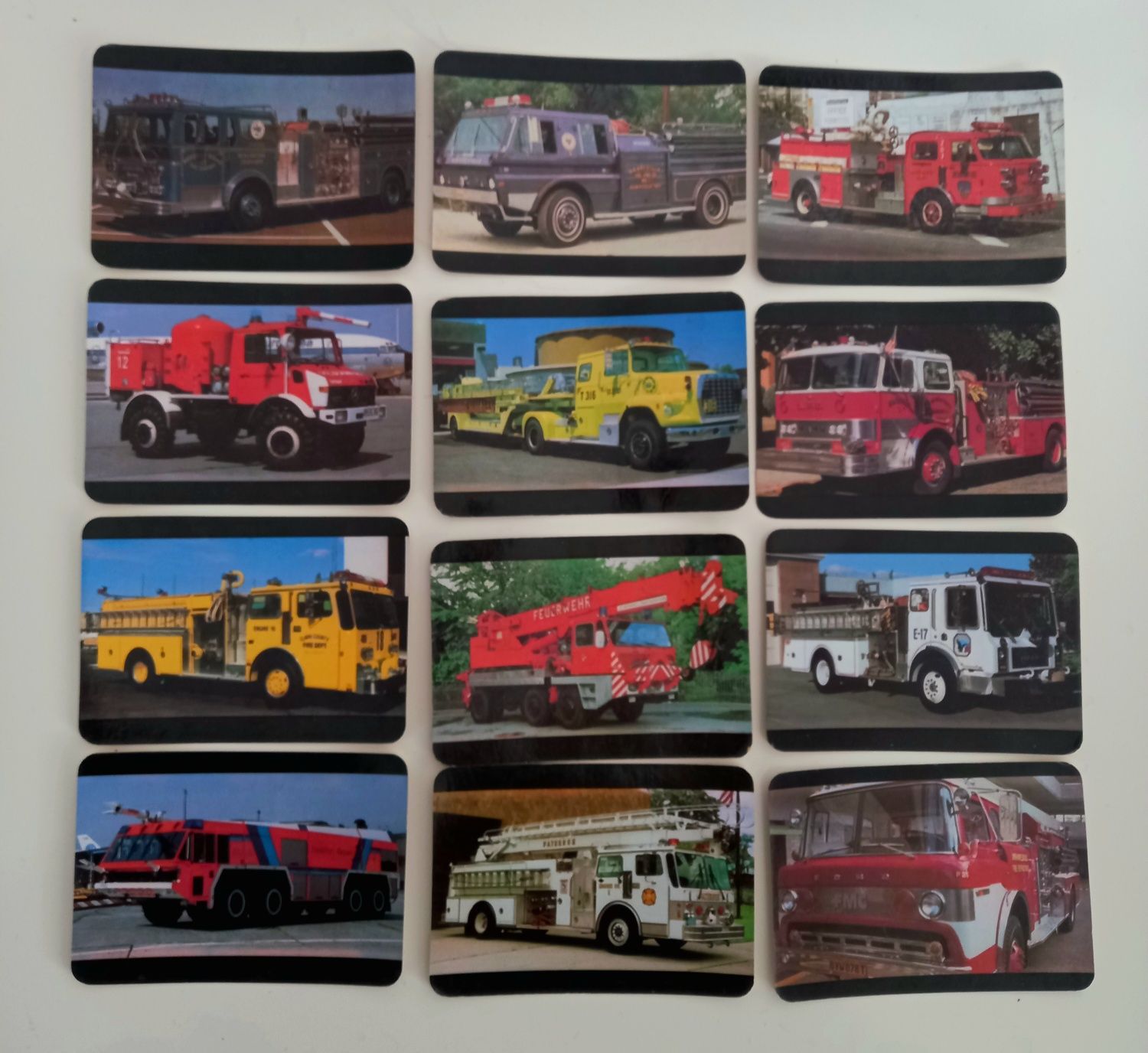 Coleção de 12 Calendários de bolso tema "Carros de Bombeiros"