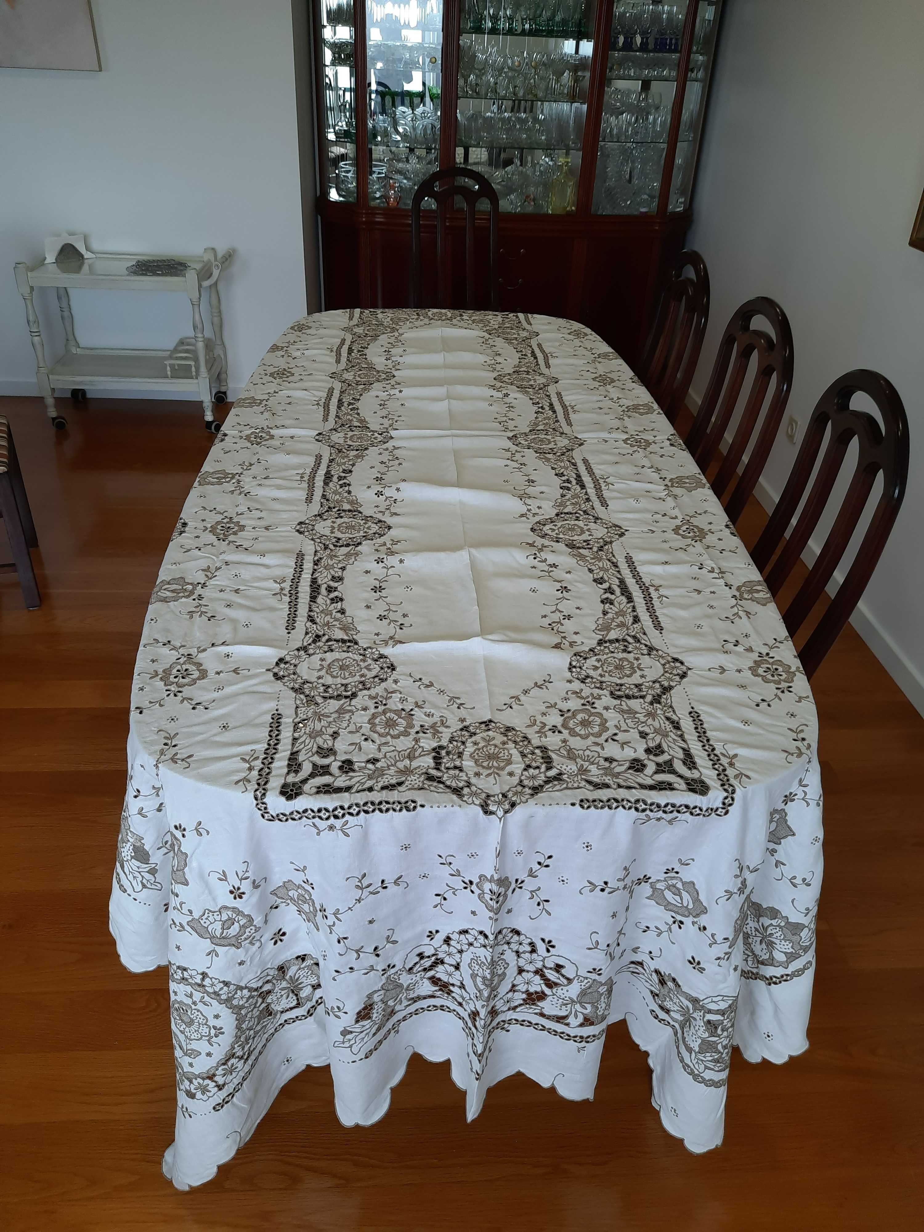 Linda toalha de mesa.