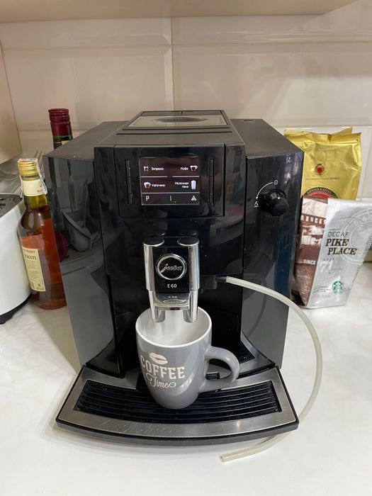 Автоматична кавомашина Jura E60. Кавоварка для капучіно.