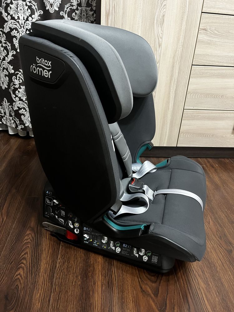 Дитяче автокрісло Britax Römer Advansafix M i-Size