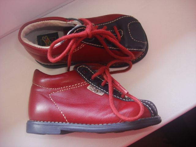 Кожаные ортопедические ботиночки PoIcoc \Франция\