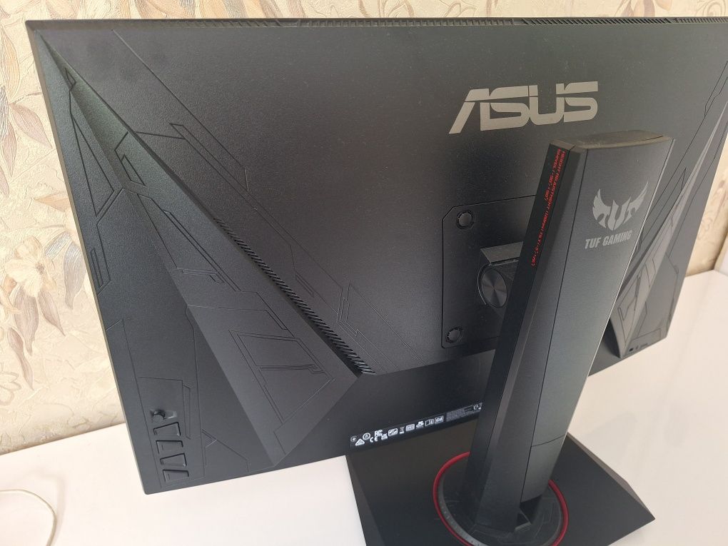 Геймерський монітор із вигнутим екраном TUF Gaming VG27VQ: 27" Full HD