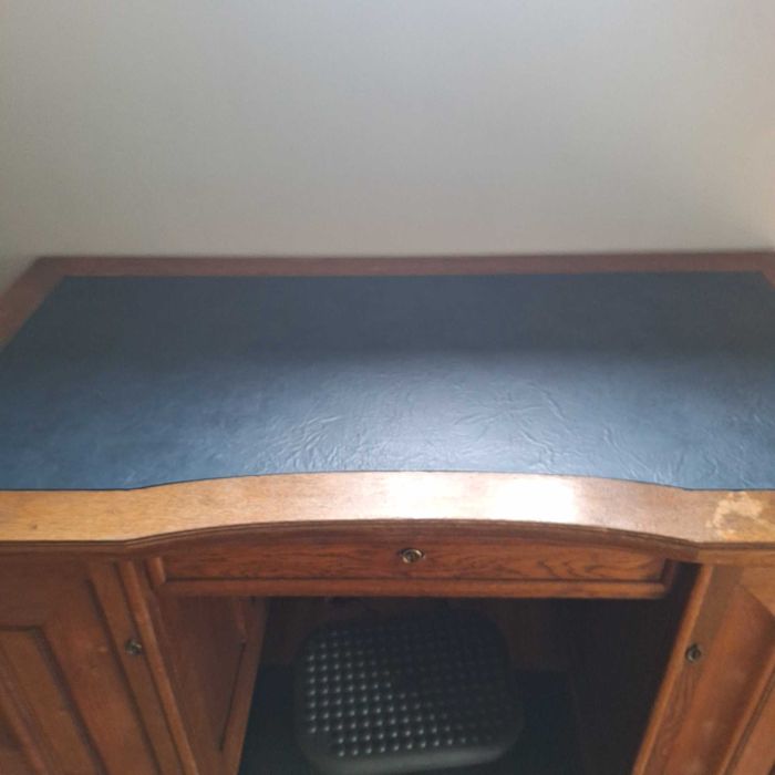 stare biurko z klimatem