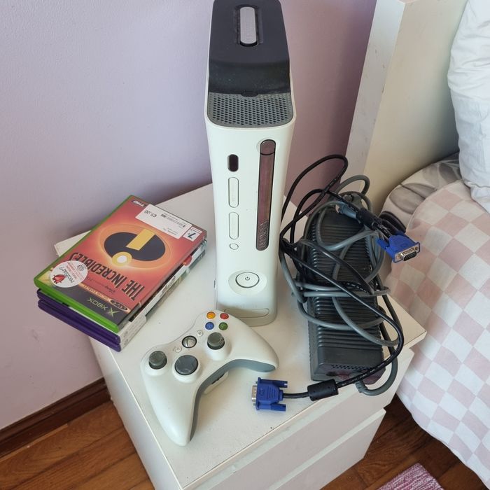 Xbox 360 120BG com 4 jogos e comando original em