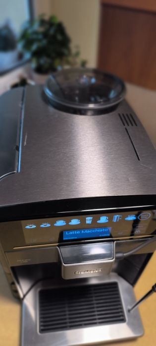 Ekspres aut. Siemens EQ6 plus s700. Sprawny filmy