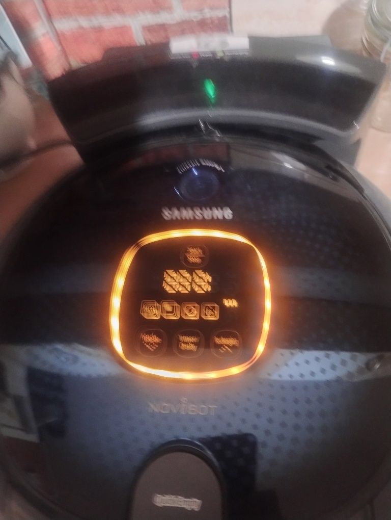 Robot. sprzątający