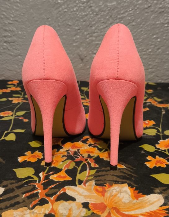 Czółenka 36 zamszowe fuksja nowe..