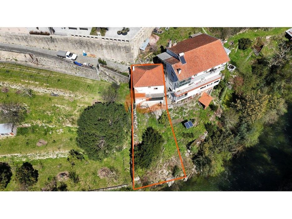 Casa Independente à Venda em Avô - Oportunidade Única de investimento!