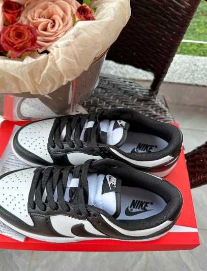 Nike dunk low panda black white 38.5