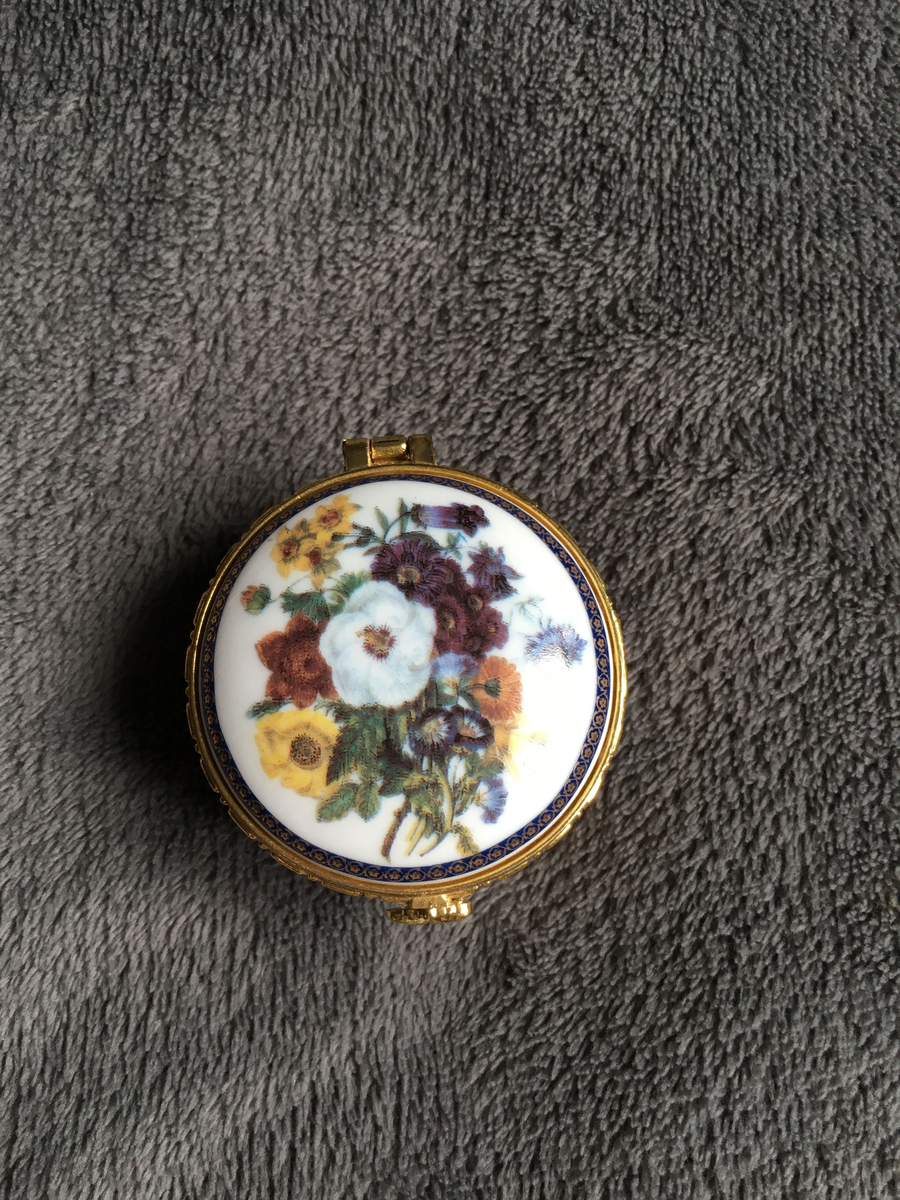 Małe puzderko/szkatułka porcelana chińskie ozdoby, kobalt/róża/kwiaty