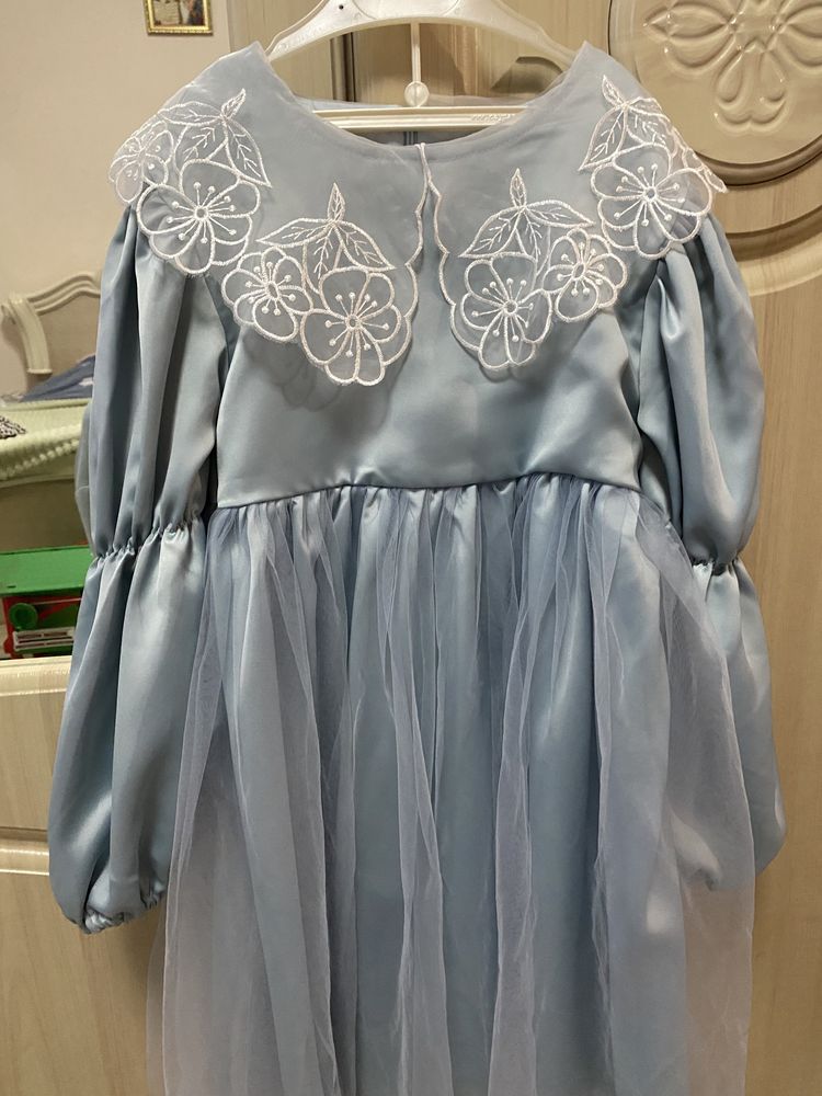 Плаття сукня блакитна  пишна святкова фатин