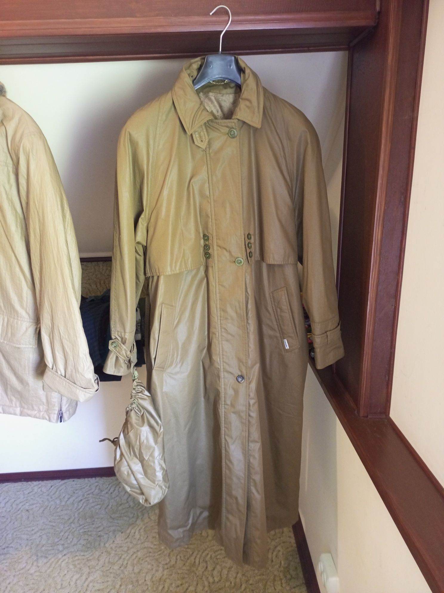 Куртки жіночі розмір L - XXL