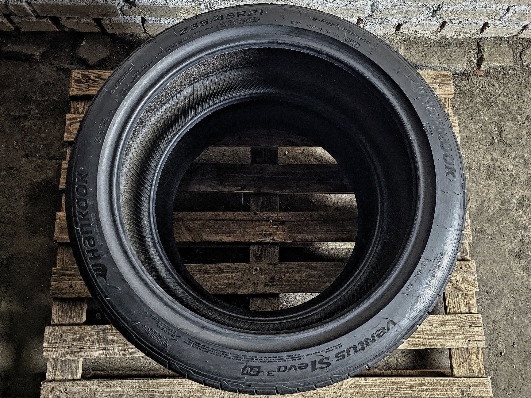 Пара 235/45r21 Hankook | 2021 | 7.5mm | Hungary | Преміум шини | 2шт.