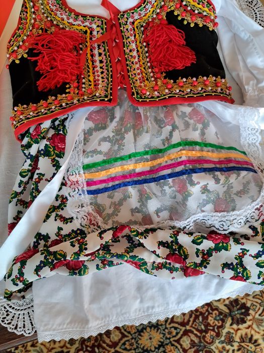 Stroj krakowski dla dziewczynki bronowicki