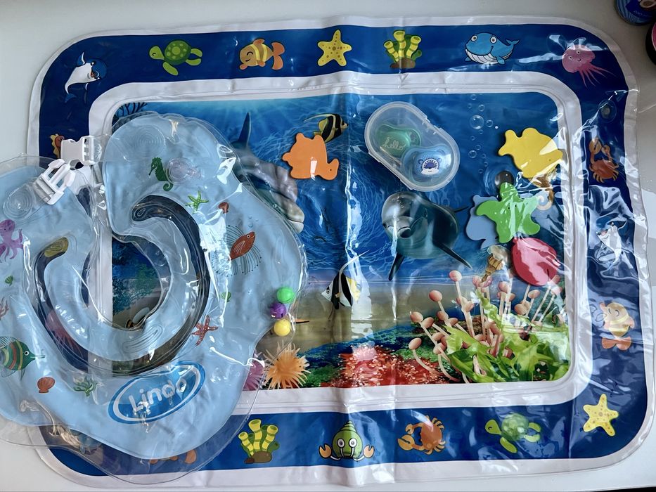 Набір для малюка. Водний килимок, круг для купання, пустушки avent