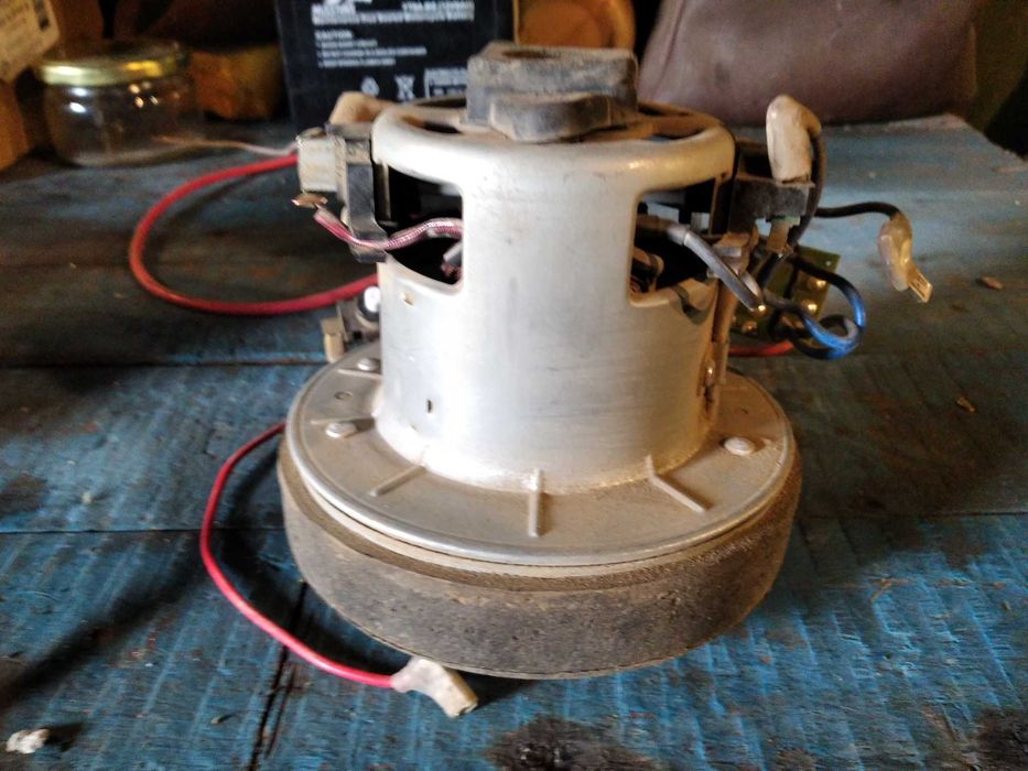 Двигун від пральної машини та центріфуги та пилосмока