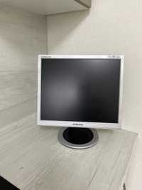 Монітор 17" 1280*1024 Samsung 710N VGA срібний чоний