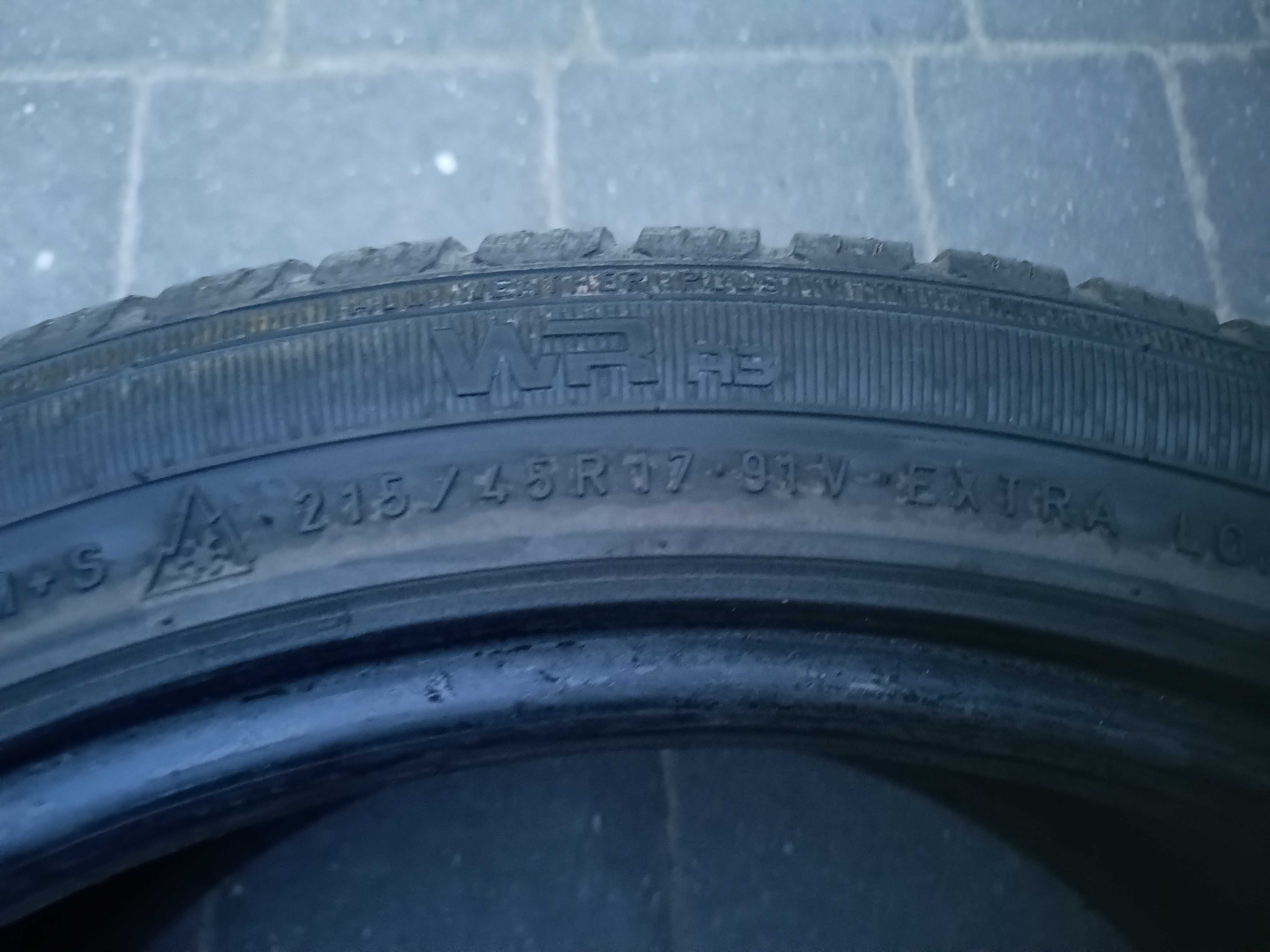 Opona 215/45/17 Nokian wr a3