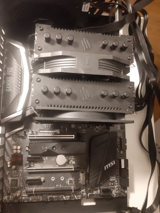 Płyta główna z procesorem i pamięciami, chłodzenie custom gratis