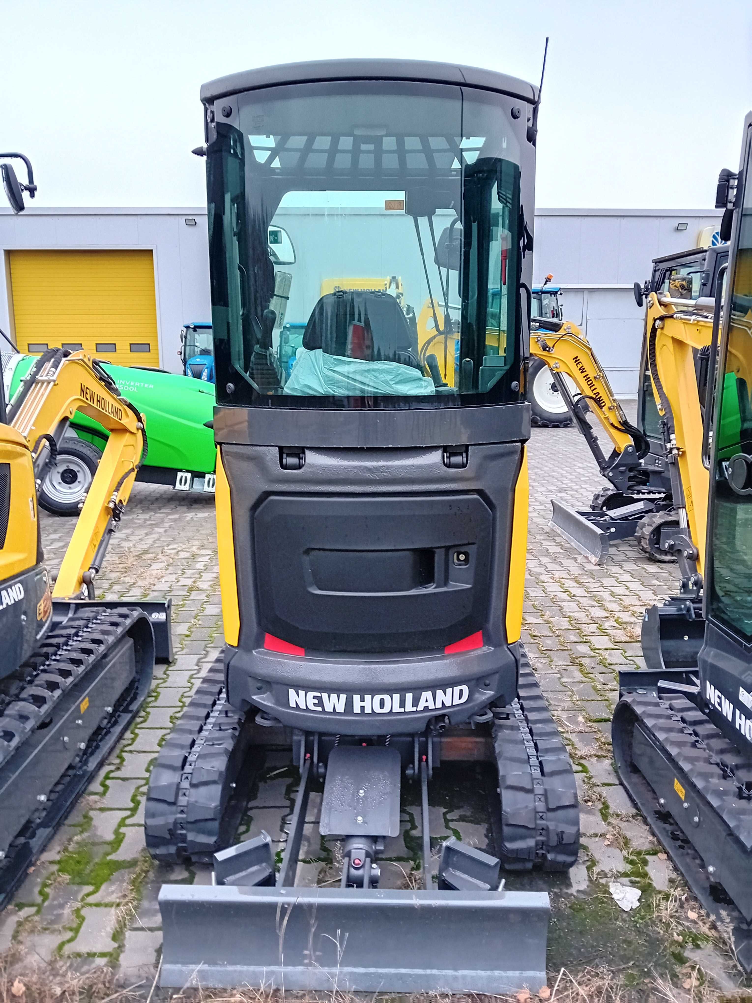 minikoparka w wadze 2 t New Holland E 18 D