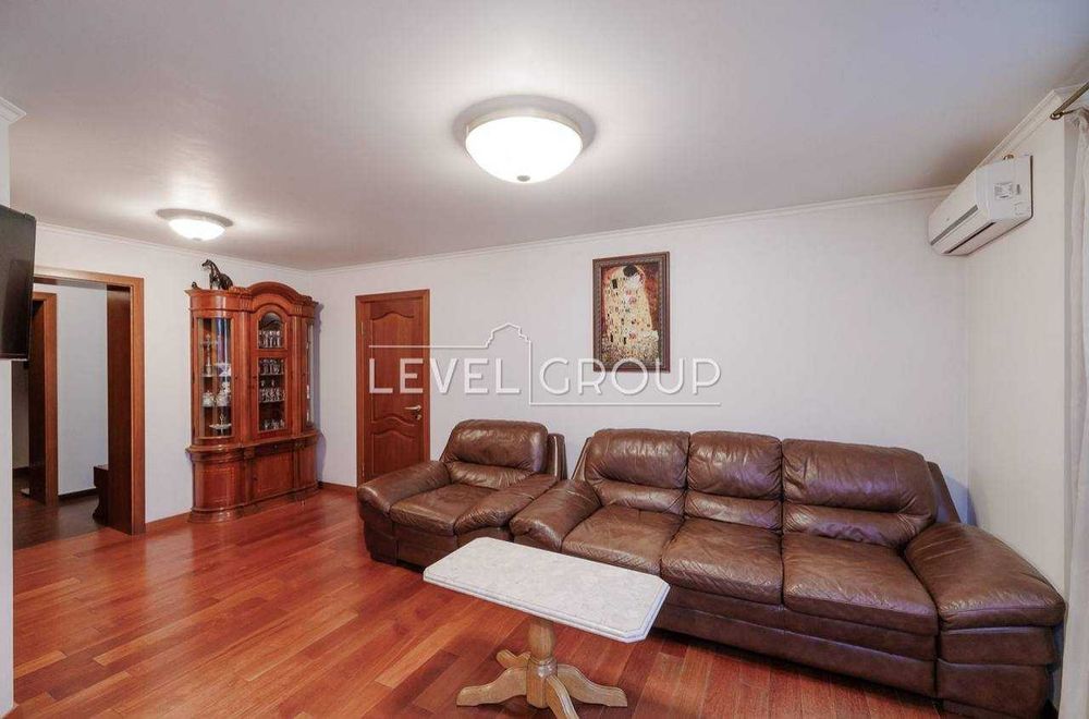 Продаж 4-кімнатної квартири з ремонтом метро Звіринецька