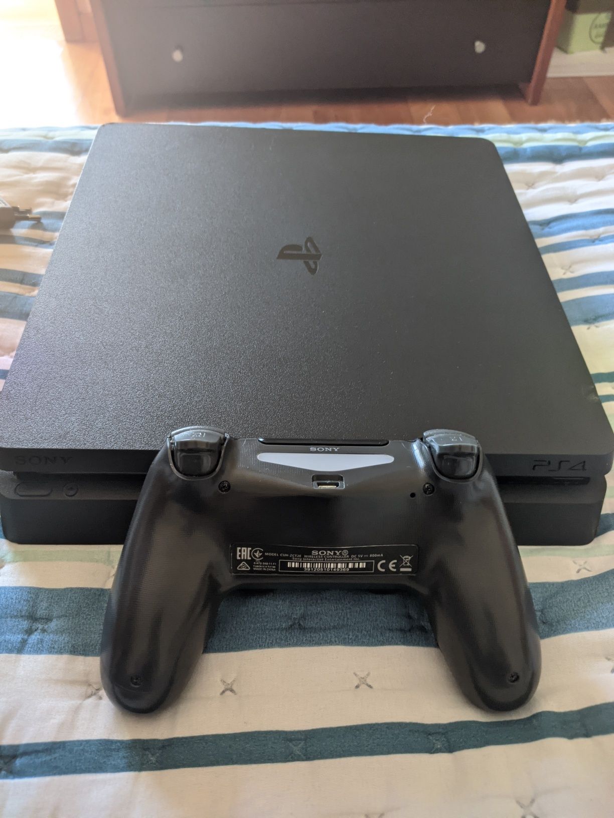 PS4 Slim 500 GB + Comando Dualshock 4