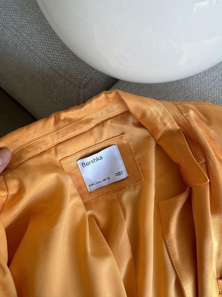 Bershka pomarańczowa marynarka L 40 satynowa crop top z kołnierzykiem