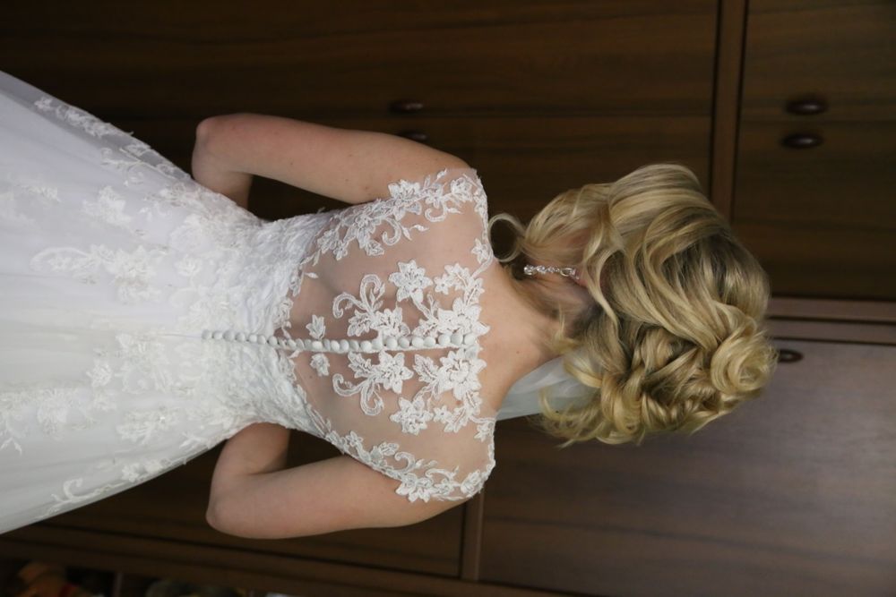 Весільна сукня