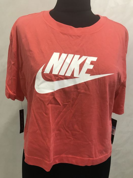 Продам жіночу футболку nike