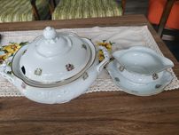 Porcelana - waza oraz sosierka Wałbrzych
