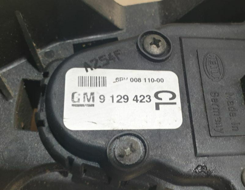 Педаль газа  Opel Combo 1.7 dizel,  9129423.