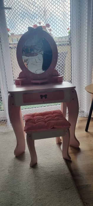 Toaletka dla dziewczynki