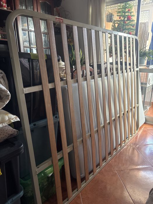 Cama e cabeceiras madeira mogno