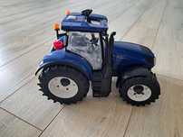 Bruder Traktor ciągnik New Holland
