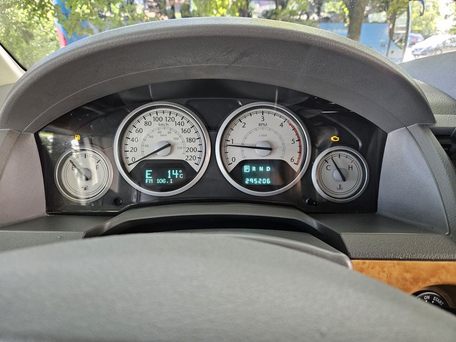 Chrysler Grand Voyager 2009 рік 2.8 дизель автомат 7 місць для військо