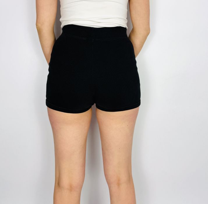 Czarne krótkie szorty prążkowane S 36 ZARA