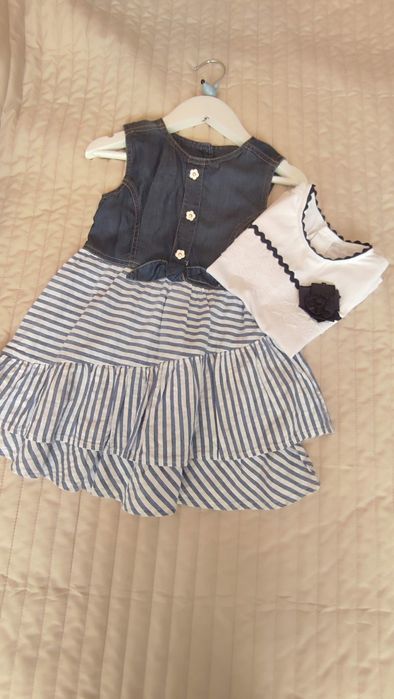 Conjunto de vestido e t-shirt azul e branco marca Mayoral 4 anos