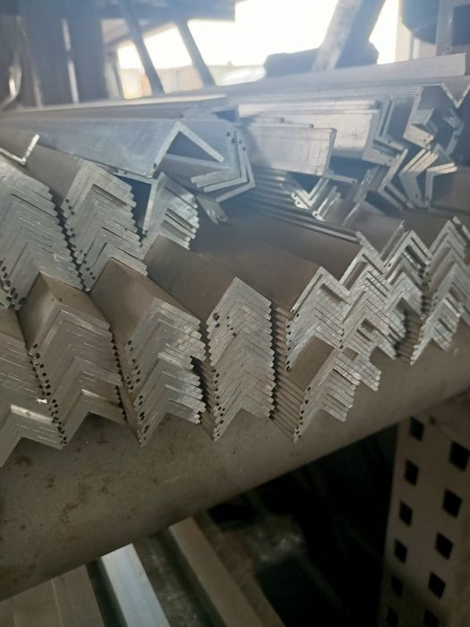 Kątownik aluminiowy 20mm x 20 mm NOWY 22zł/szt. x 2 mm NOWY