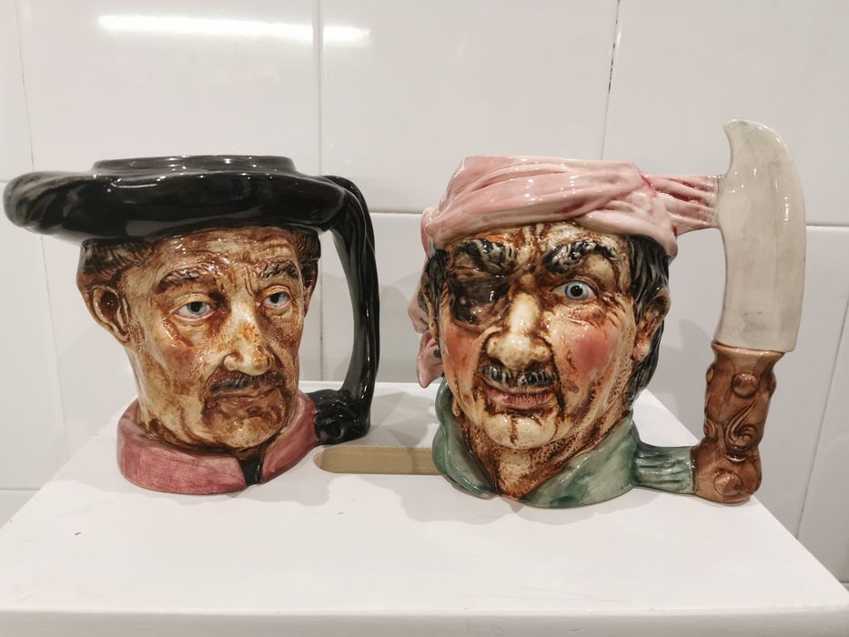 Duas canecas em cerâmica