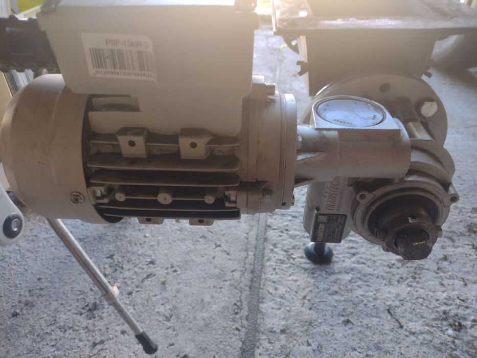 Sprzedam podajnik retortowy