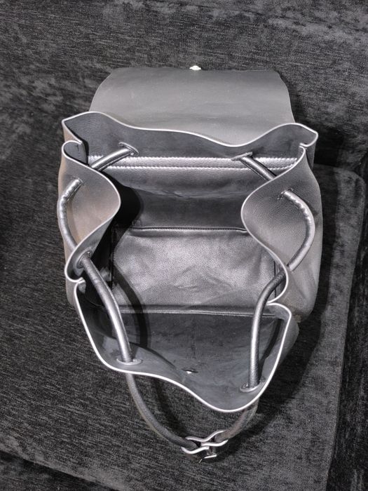 Mochila NOVA em Pele da ZARA