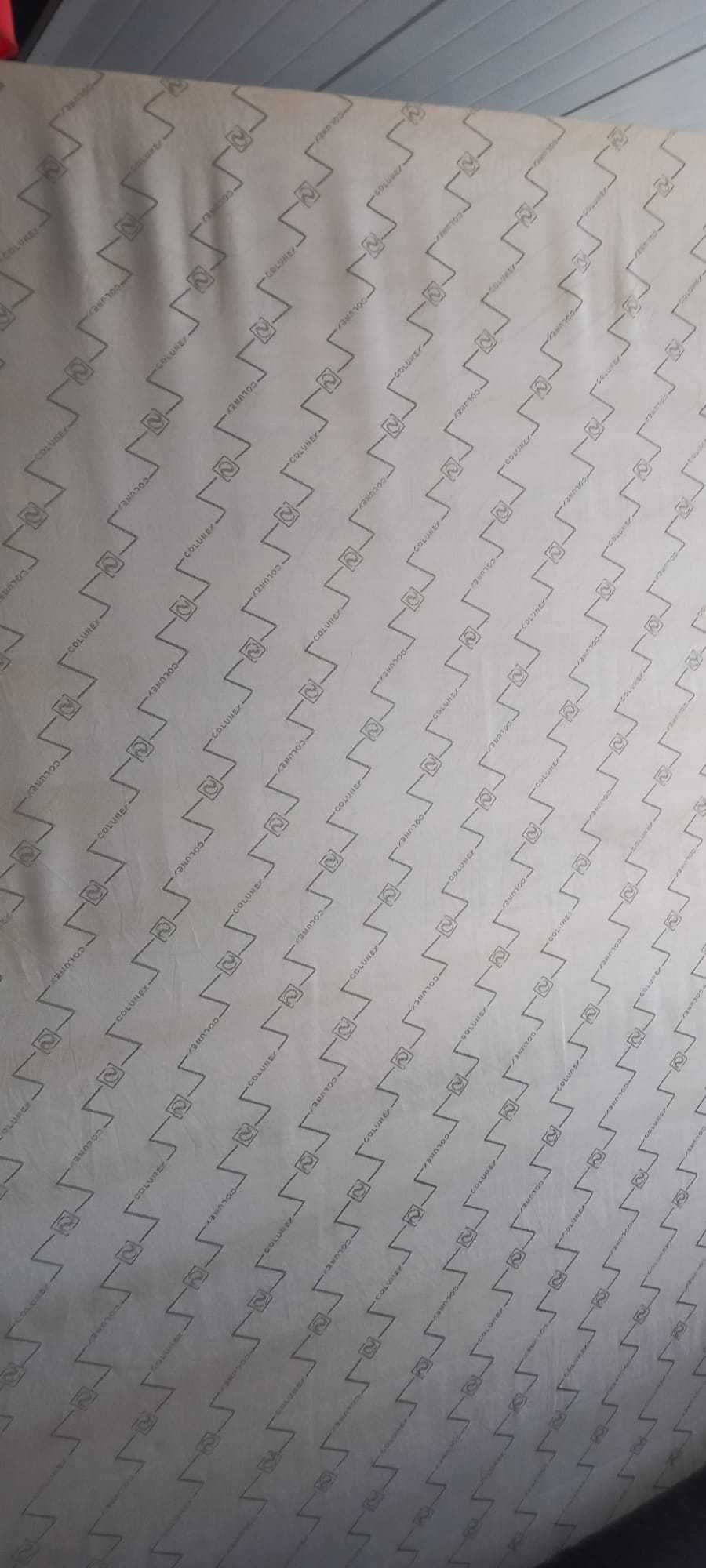 Estrado para cama, colchão e resguardo em muito bom estado
