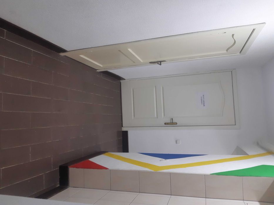 Сдам помещения  свободного назначения на 1 этаже жилого дома