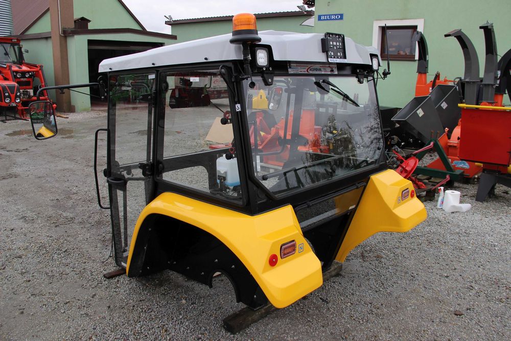 Kabina C-360 Z Błotnikami BTW X 2023 Naglak biało-żółta biały dach