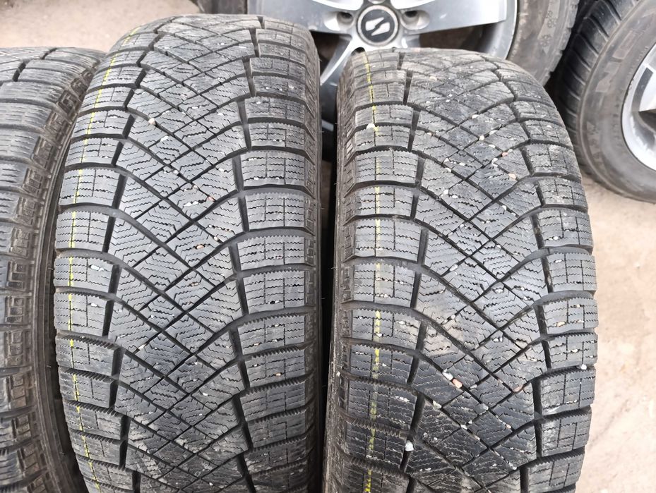 Бу шини зимові Pirelli Ice Zero FR 235 60 r17 рік випуску 2020