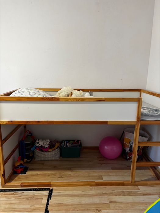 Łóżko Ikea Kura . W bardzo dobrym stanie .Razem z materacem też z IkeA