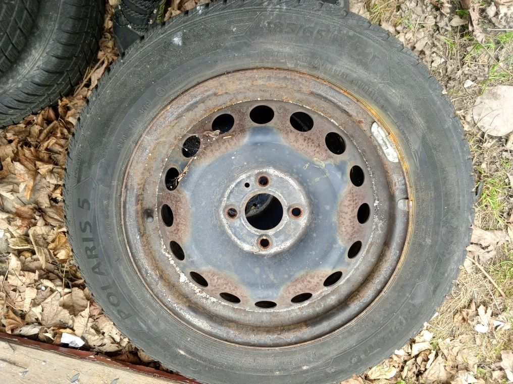 Dacia Logan ii Komplet kół felgi stalowe 15" 4x100 z czujnikami ciśnie